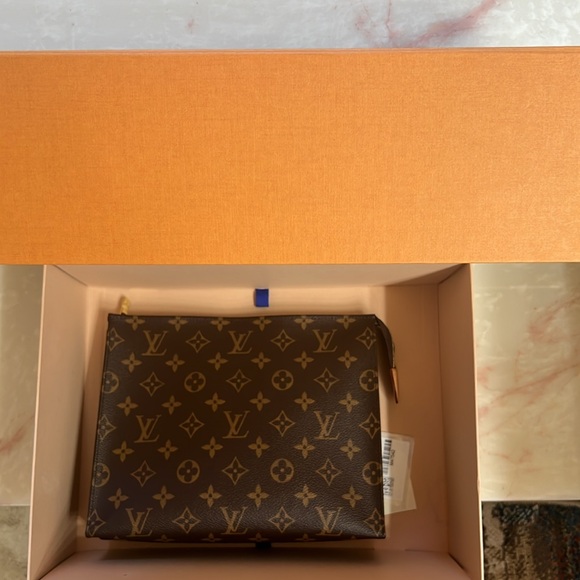 🎈HOT DEAL Louis Vuitton Toiletry pouch 26 - Picture 9 of 12